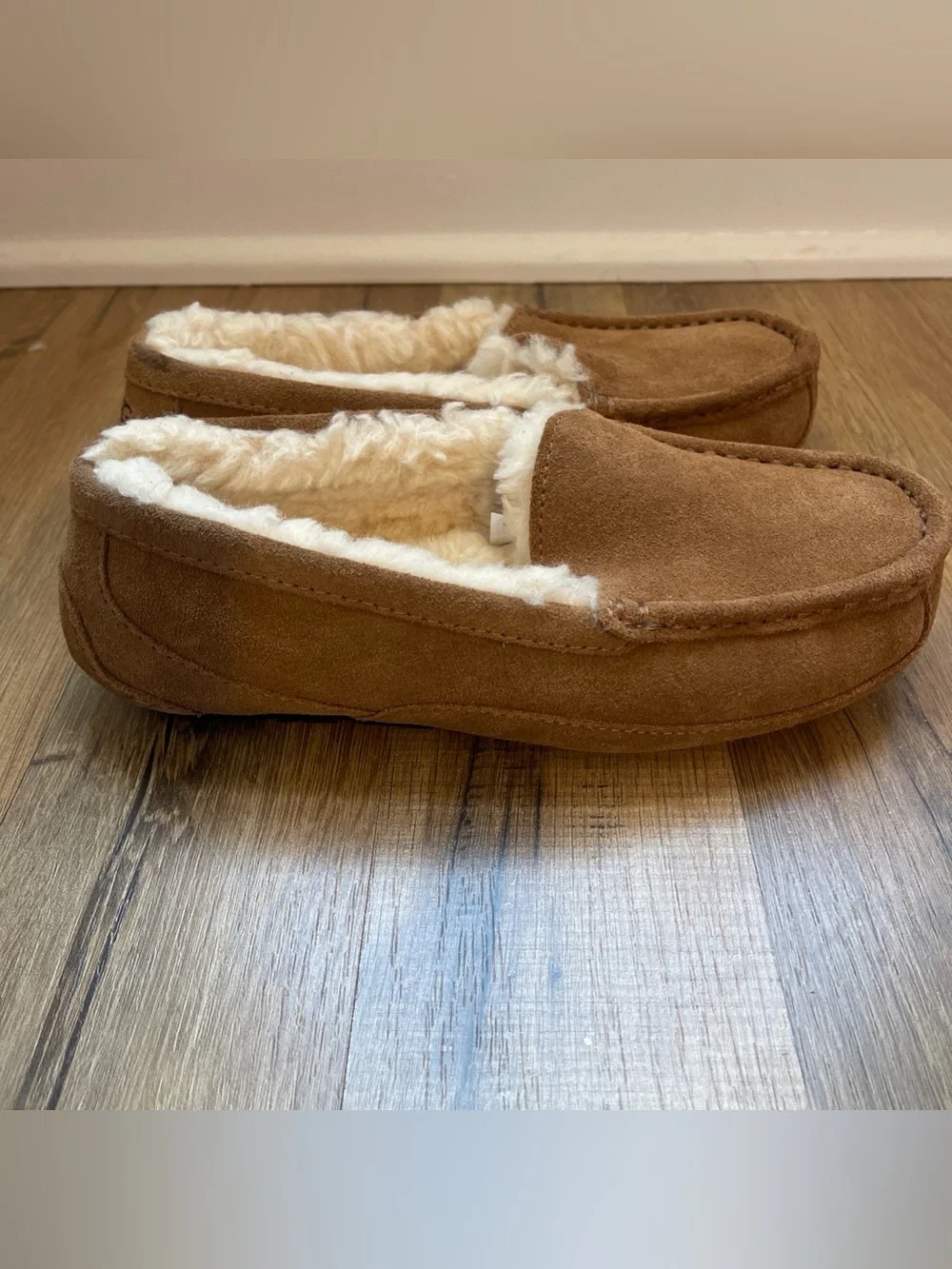 UGG SCALLOPED MOC Girls  SLIPPER SUEDE CHESTNUT Size 4